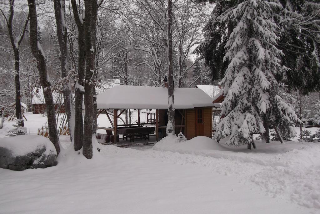 Szilvia Vendégház Izvoare  Exterior foto