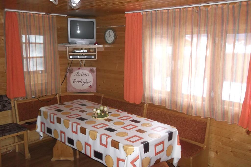 Szilvia Vendégház Izvoare  Exterior foto